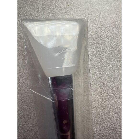 VT COSMETICS Silicone Brush - Picture 4 of 4